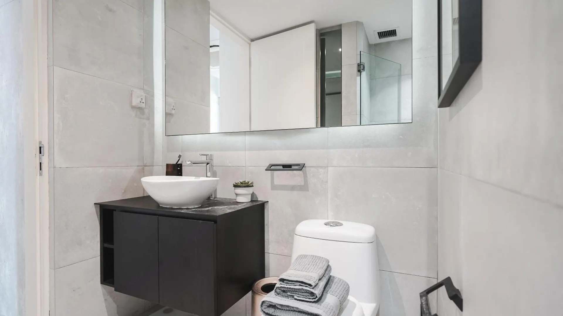 Base Residences: Hong Kong Street シンガポール アパート