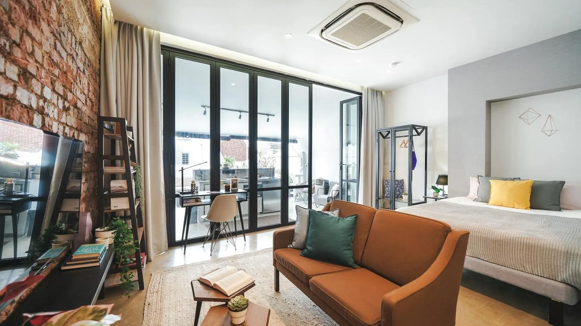 Base Residences: Hong Kong Street シンガポール