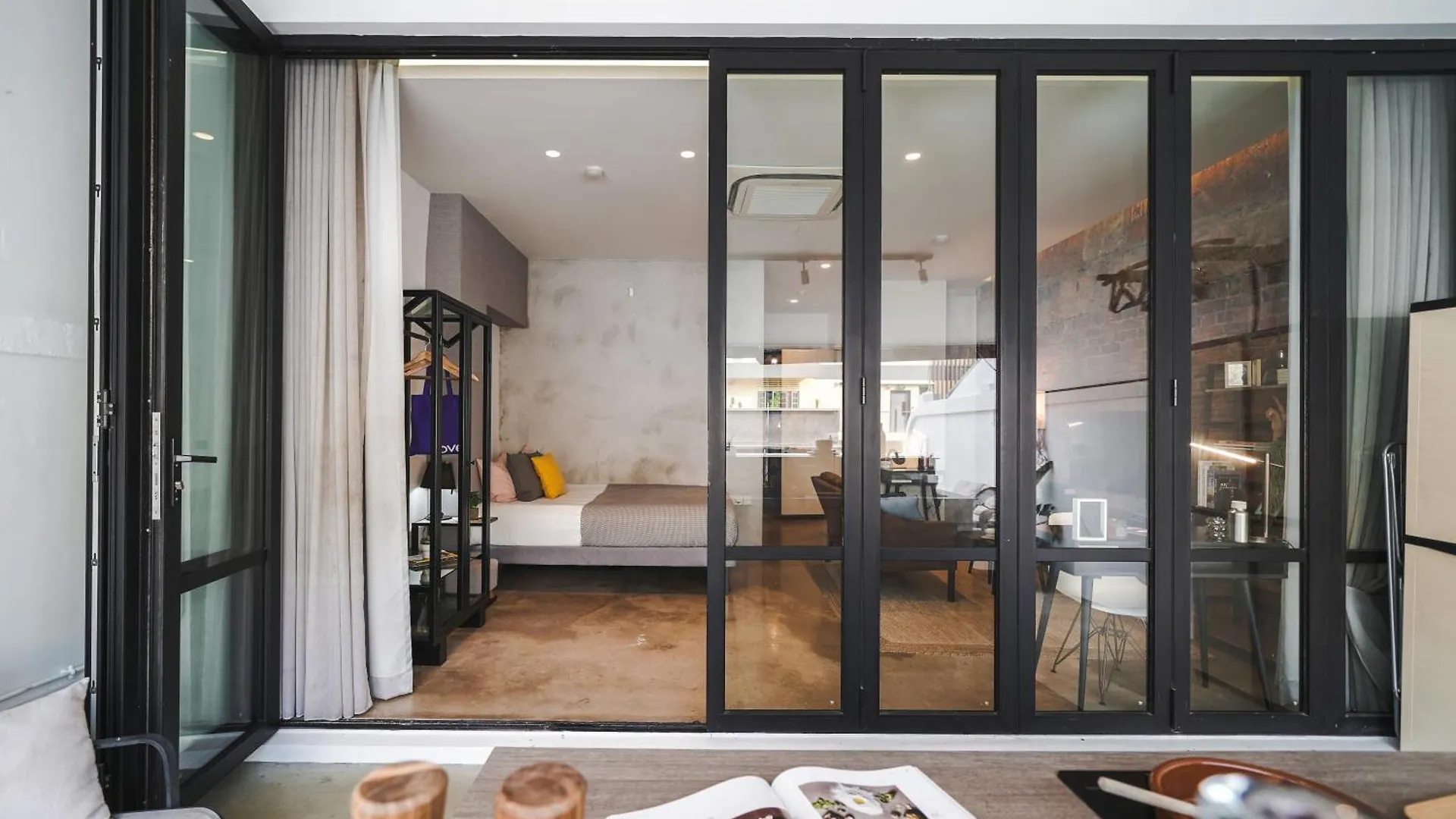 Base Residences: Hong Kong Street シンガポール アパート