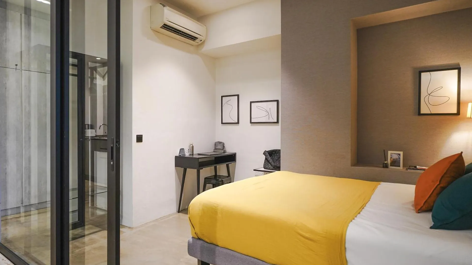 Base Residences: Hong Kong Street シンガポール 0*,