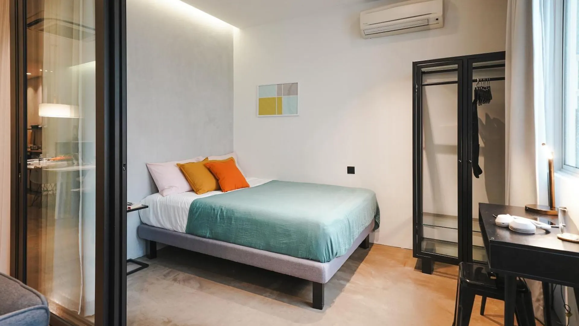 Base Residences: Hong Kong Street シンガポール アパート