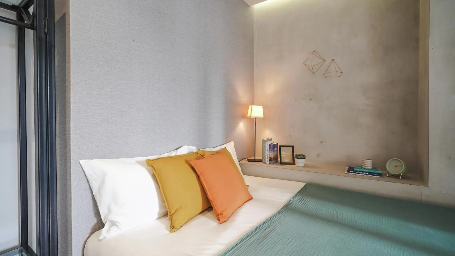 Base Residences: Hong Kong Street 新加坡