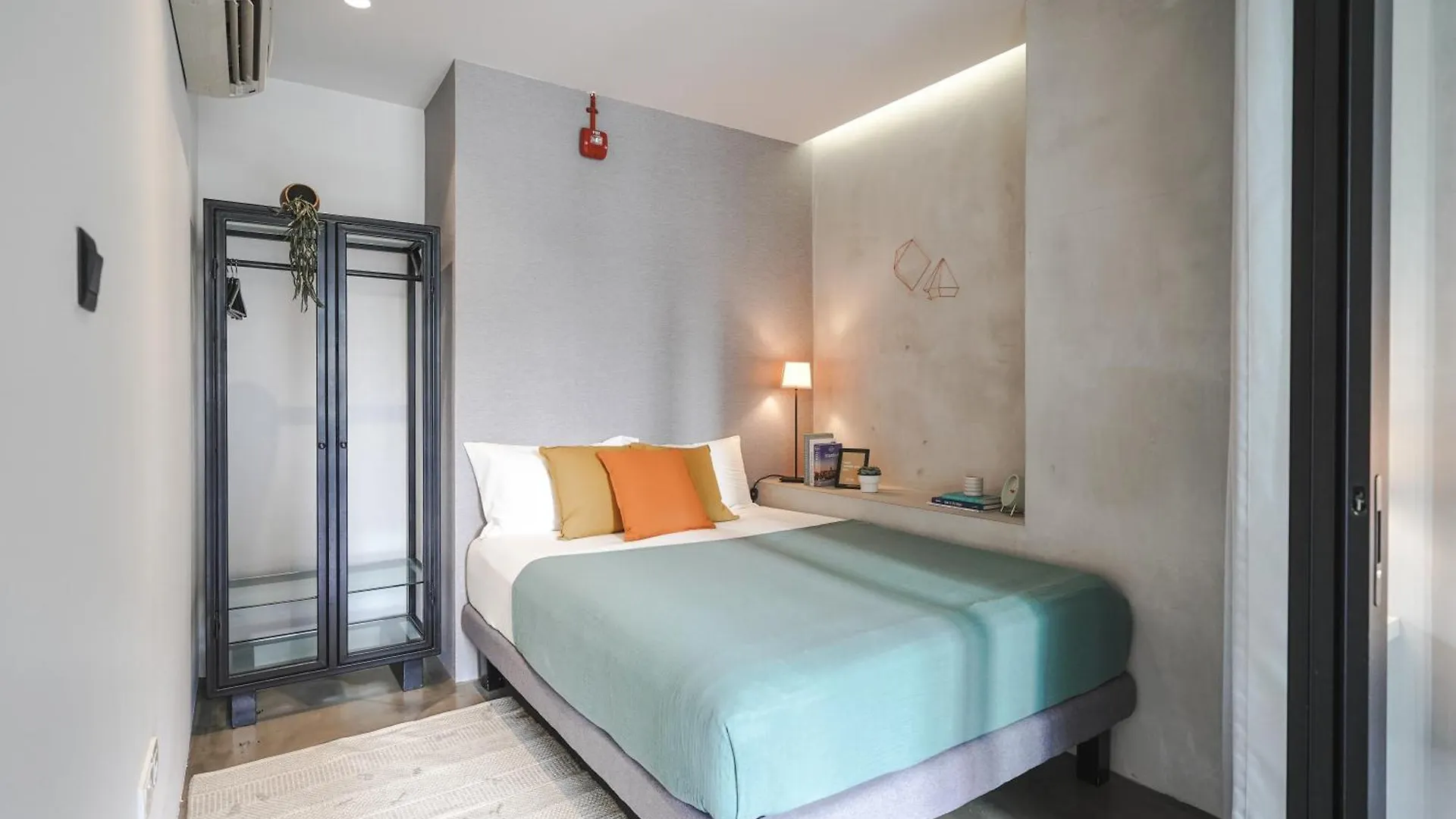 Base Residences: Hong Kong Street 新加坡 0*,