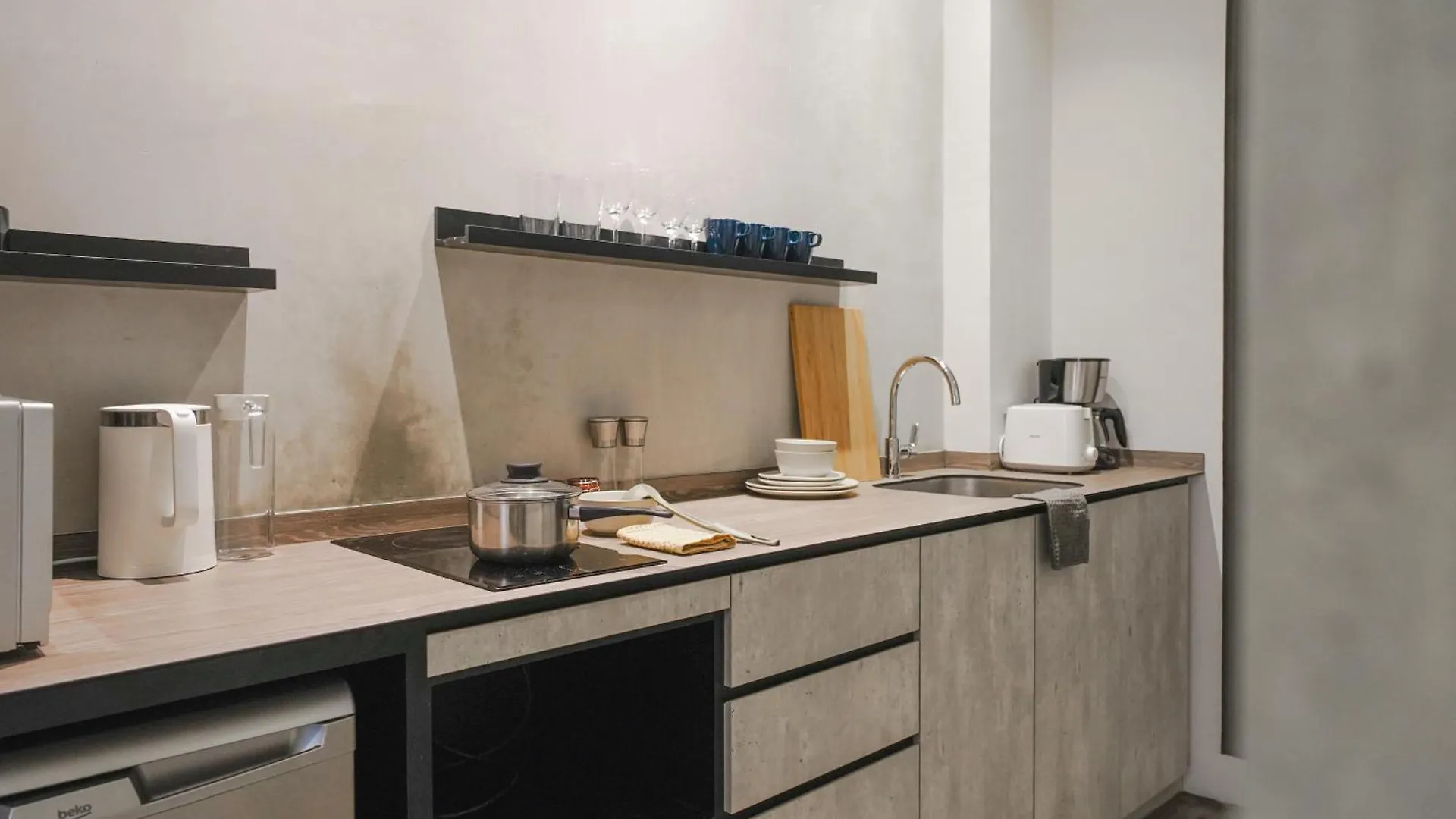 Base Residences: Hong Kong Street 新加坡 0*,  新加坡